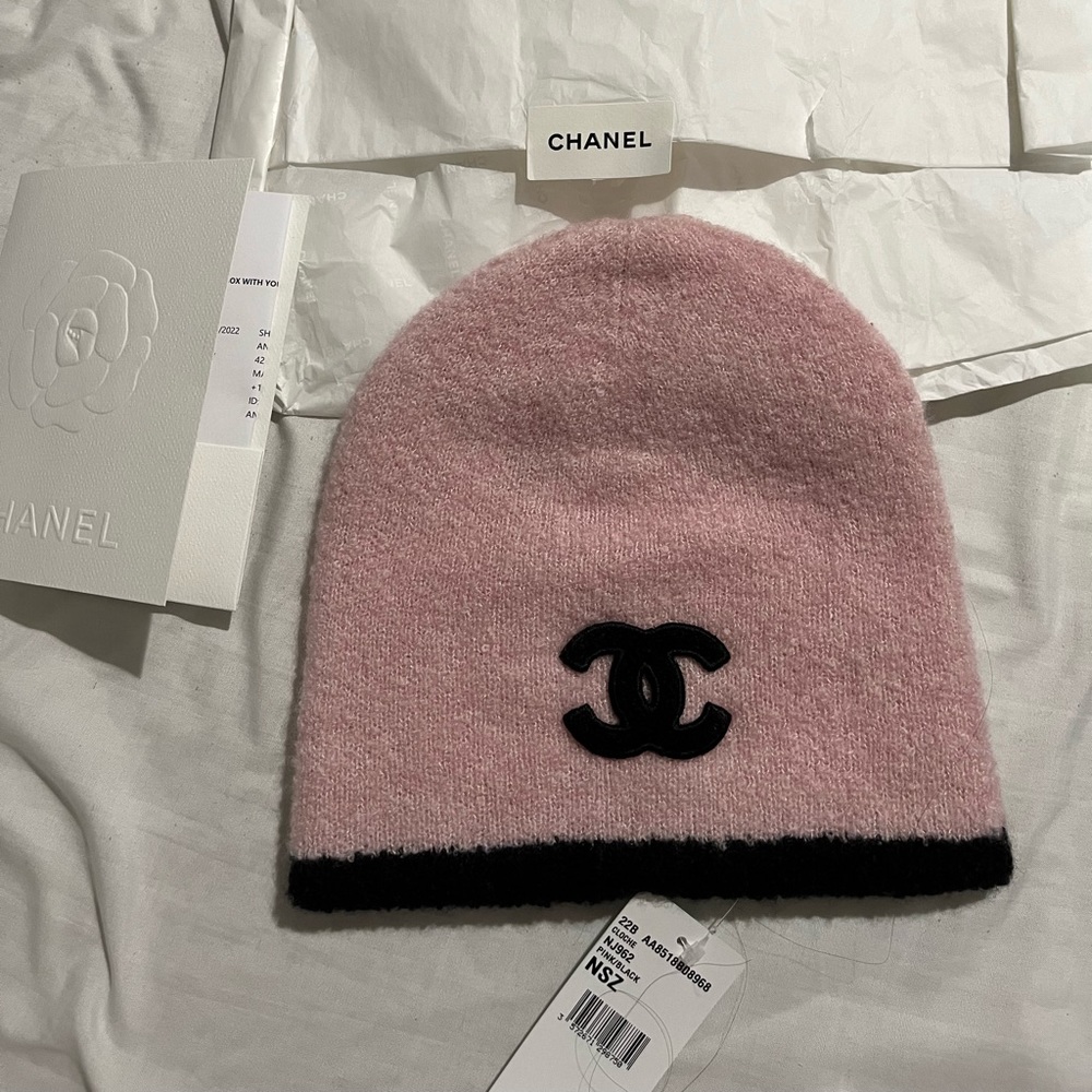 ❌SOLD❌ Chanel beanie